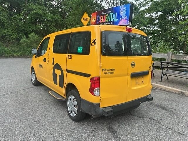 2019 Nissan NV200 Taxi image 5