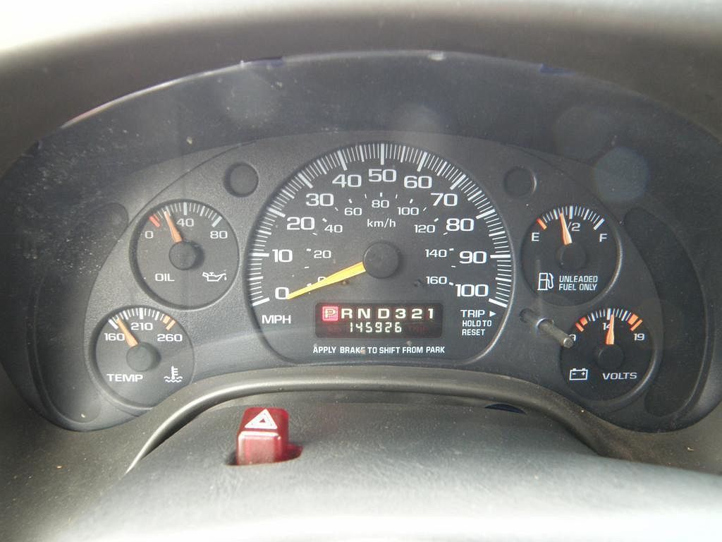 2001 Chevrolet Express 2500 image 11
