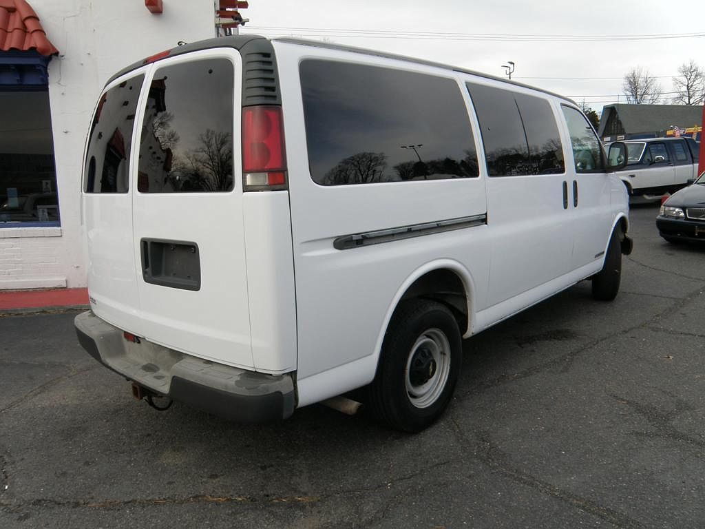 2001 Chevrolet Express 2500 image 1