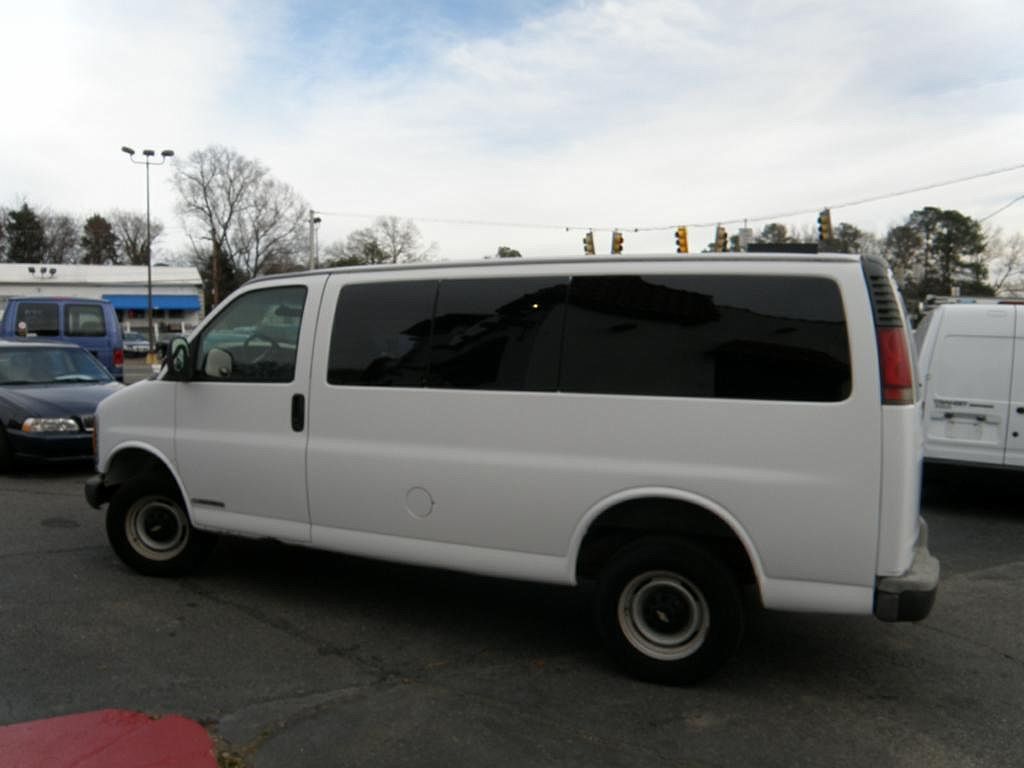 2001 Chevrolet Express 2500 image 3