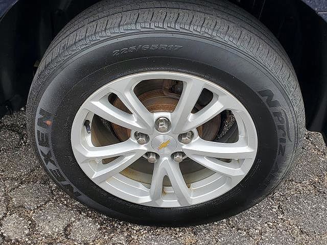 2017 Chevrolet Equinox LT image 4