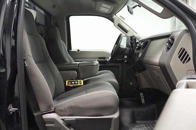 2009 Ford F-450 XL image 10