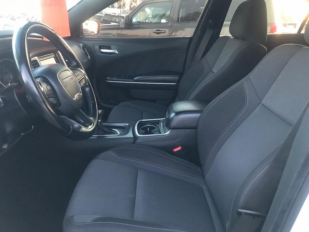 2019 Dodge Charger SXT image 5