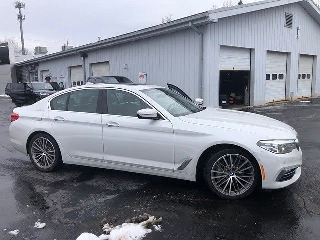 2018 BMW 5 Series 540i image 1