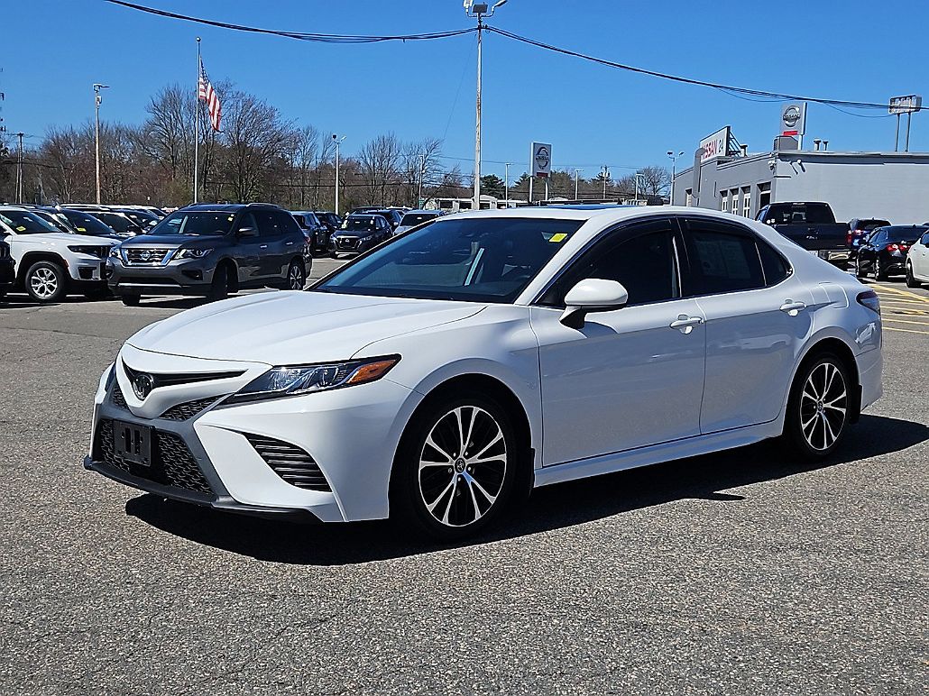 2019 Toyota Camry LE image 2