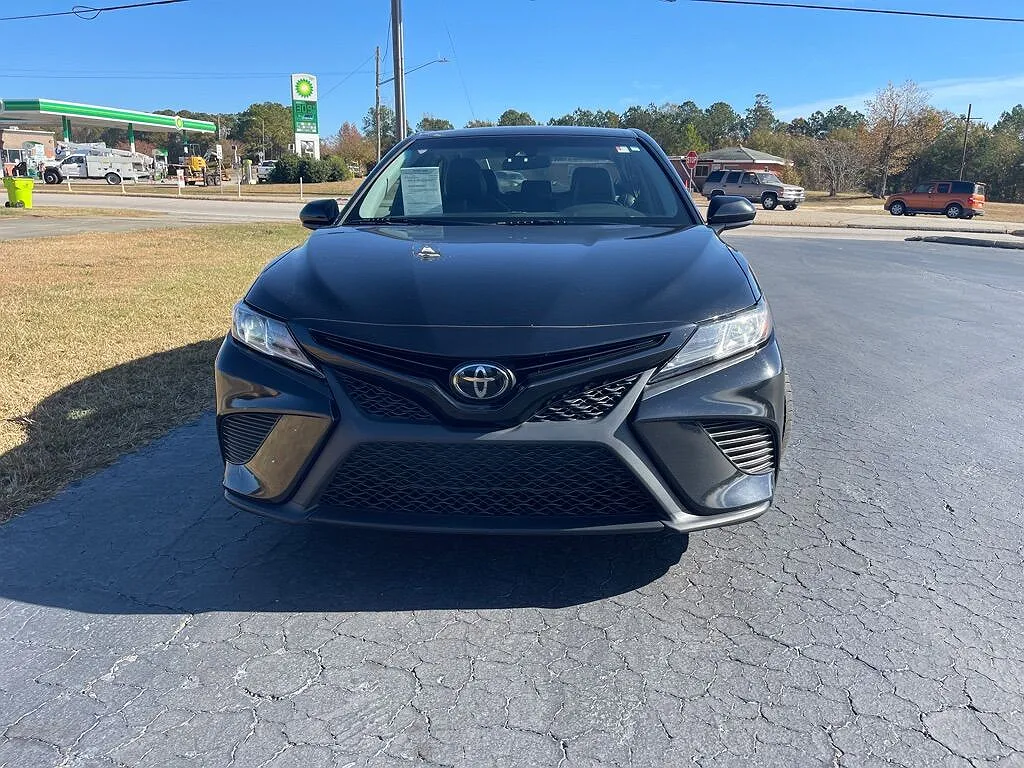 2019 Toyota Camry SE image 3