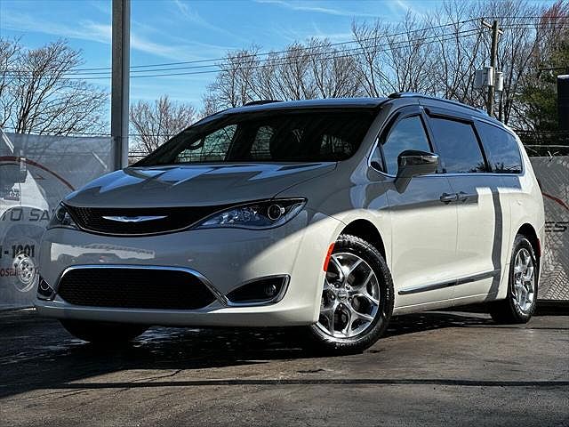 2017 Chrysler Pacifica Limited image 0