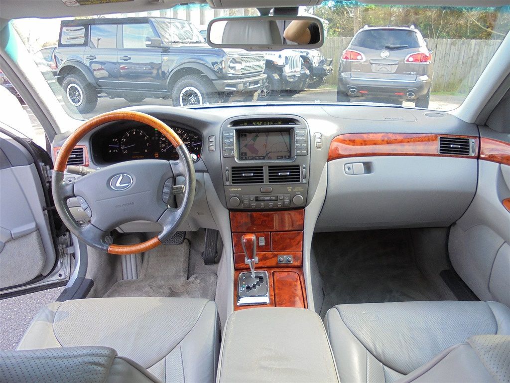 2004 Lexus LS 430 image 31