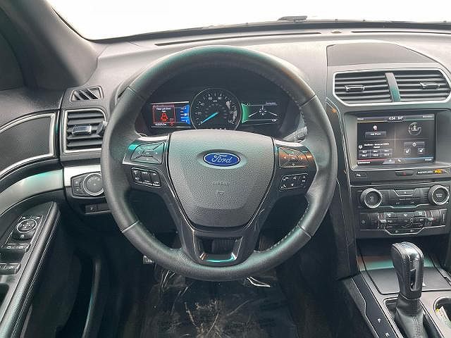 2016 Ford Explorer XLT image 9