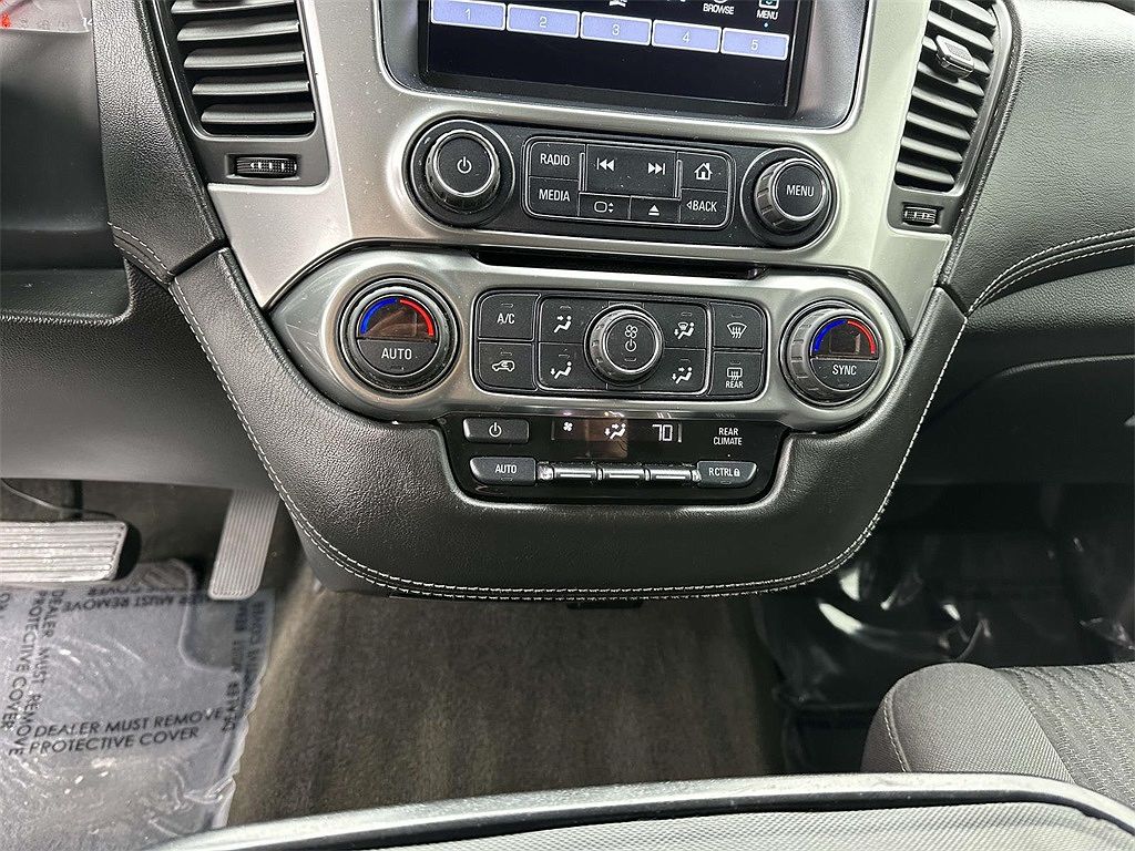 2018 Chevrolet Suburban LS image 3