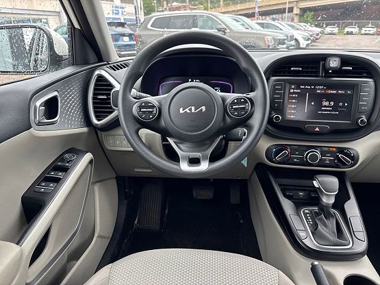 2025 Kia Soul LX photo 10