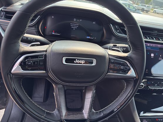 2022 Jeep Grand Cherokee Overland photo 11