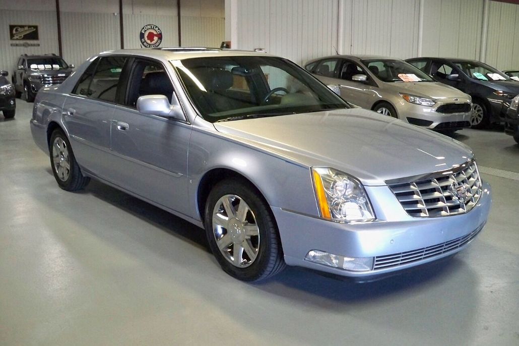 2006 Cadillac DTS Luxury II image 2