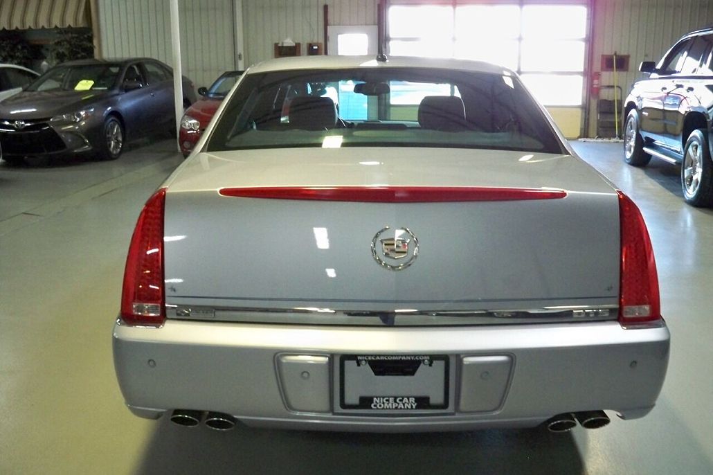 2006 Cadillac DTS Luxury II image 3