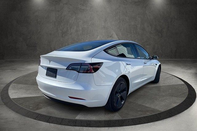 2022 Tesla Model 3 Standard Range image 2