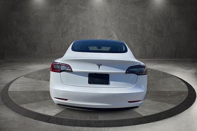 2022 Tesla Model 3 Standard Range image 3