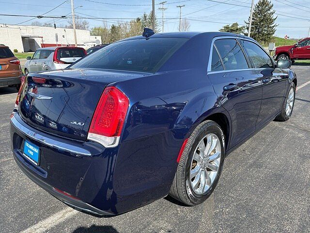 2017 Chrysler 300 Limited Edition image 2