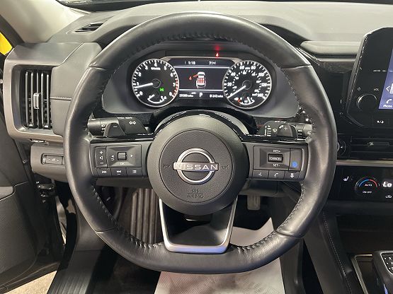 2024 Nissan Pathfinder SL photo 5