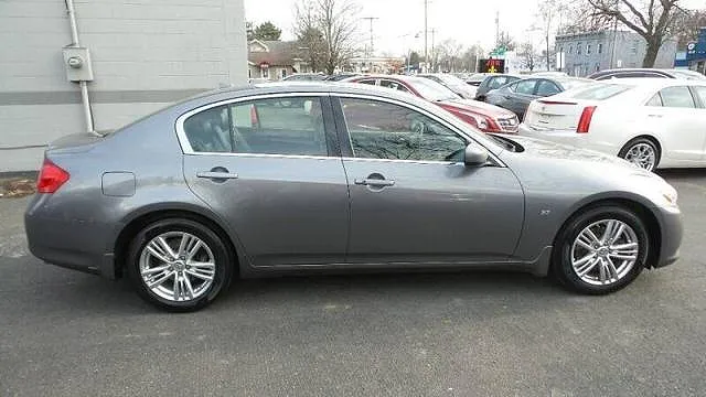 2015 Infiniti Q40