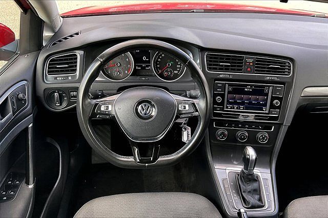 2019 Volkswagen Golf S image 4