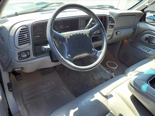 1997 Chevrolet Tahoe LT image 2