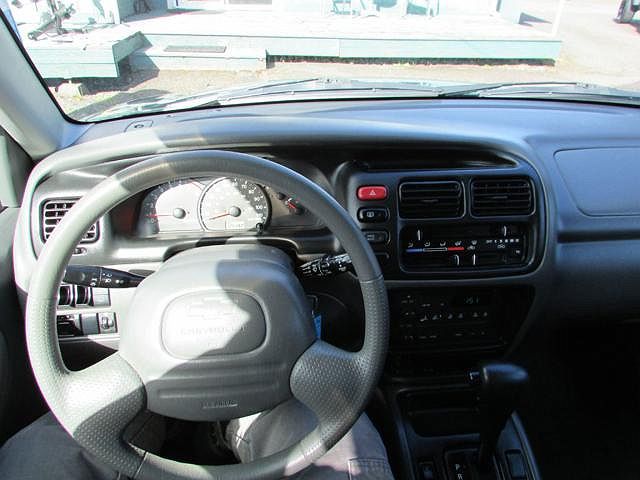 2003 Chevrolet Tracker LT image 9