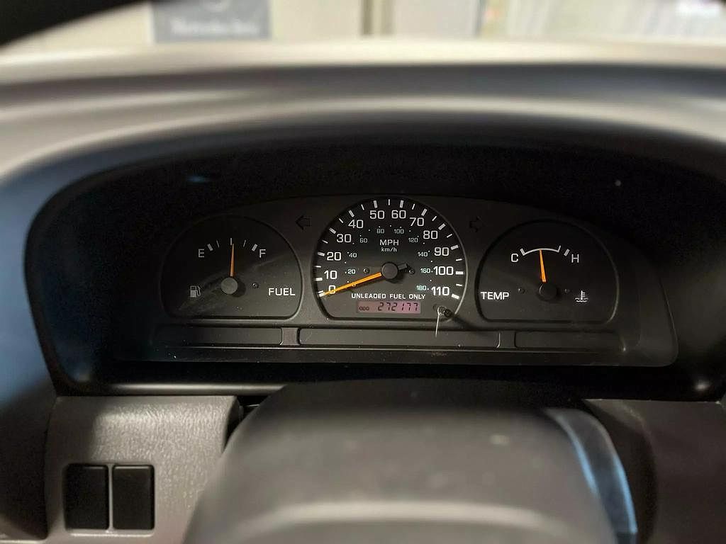 1998 Nissan Frontier XE image 14