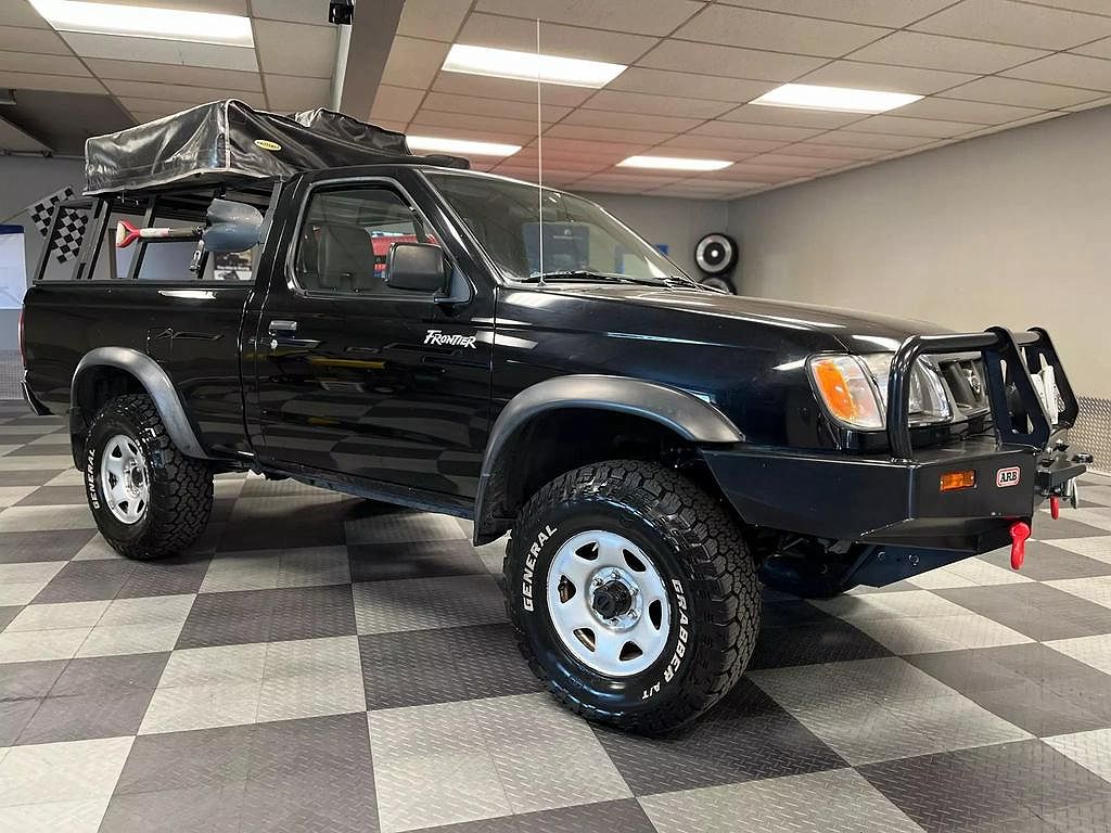 1998 Nissan Frontier XE image 2