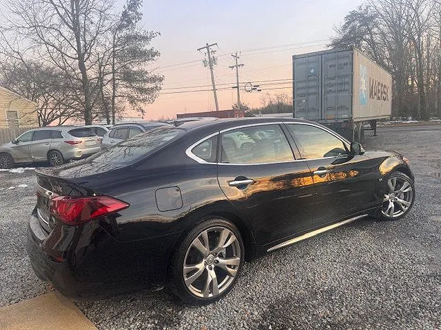 2015 Infiniti Q70