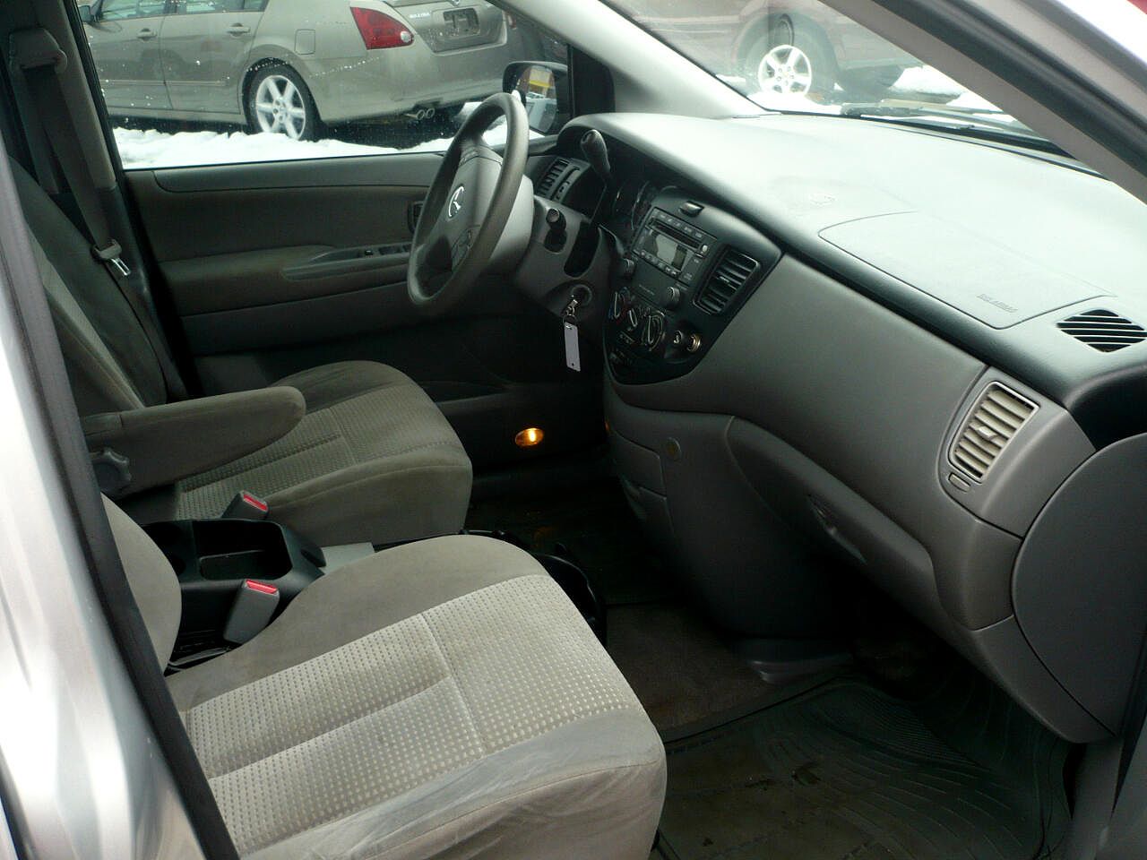2005 Mazda MPV LX image 12