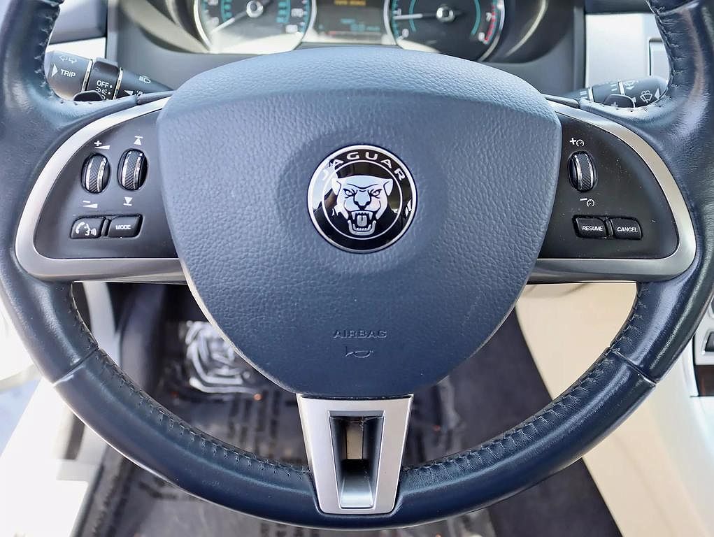 2014 Jaguar XF Supercharged image 16