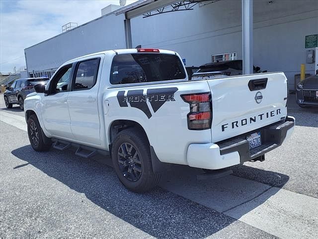 2023 Nissan Frontier SV image 2