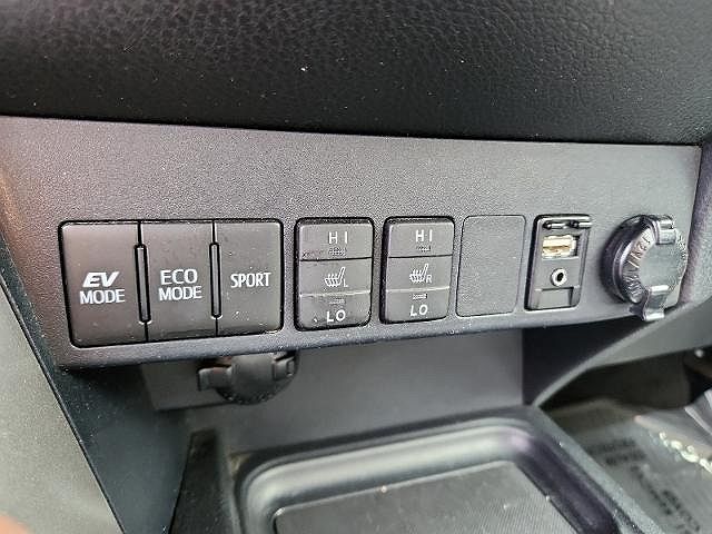2018 Toyota RAV4 Limited Edition image 19