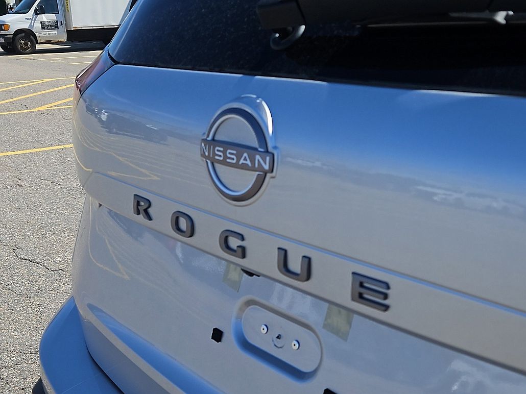 2024 Nissan Rogue S image 3