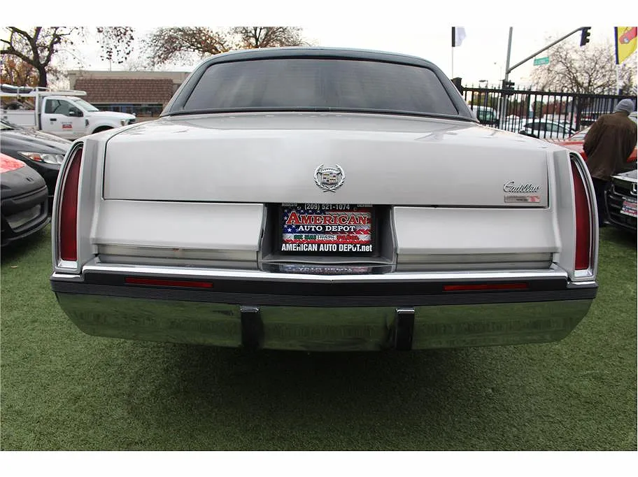 1996 Cadillac Fleetwood null image 4