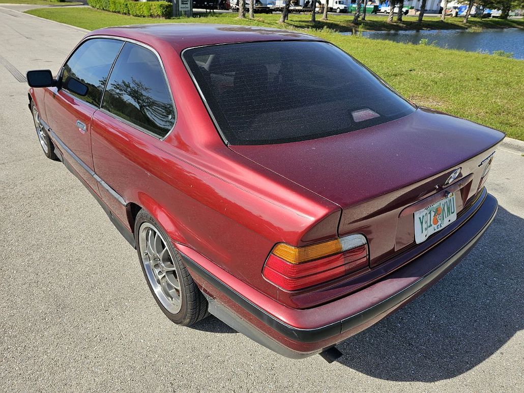1993 BMW 3 Series 318iS image 3
