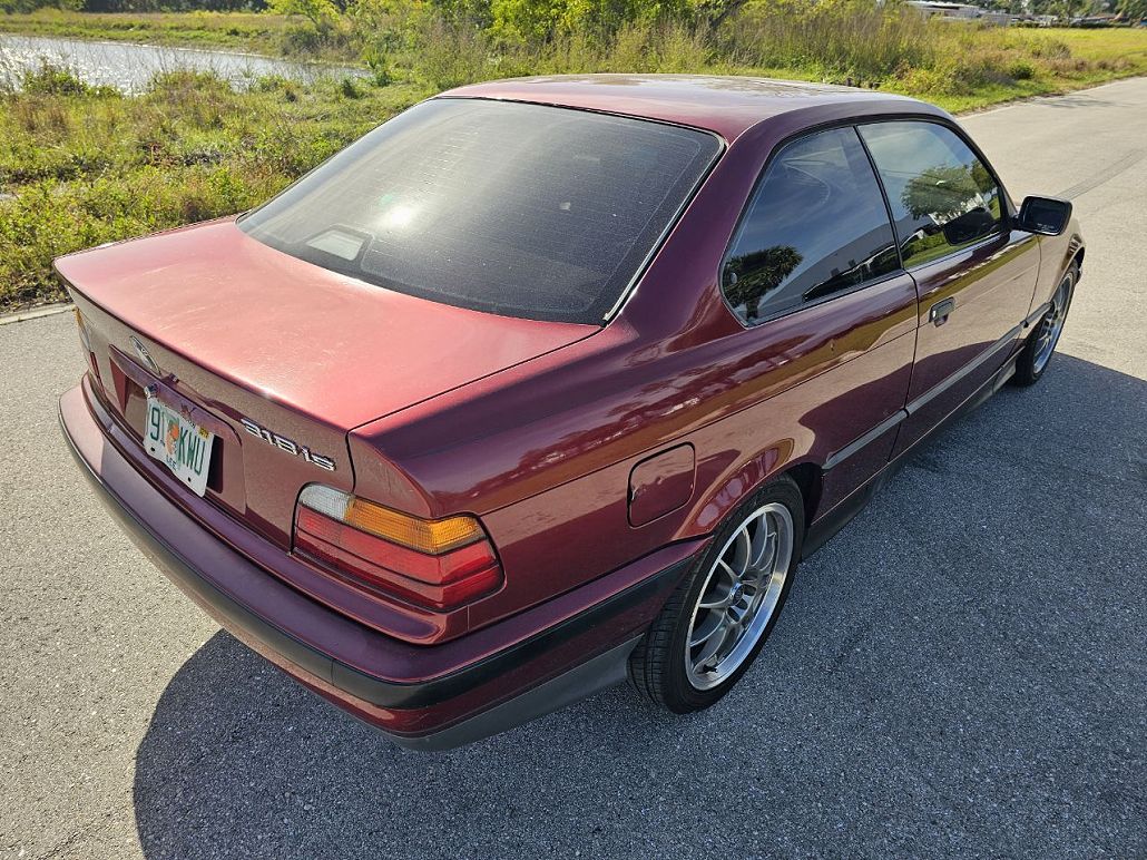 1993 BMW 3 Series 318iS image 5