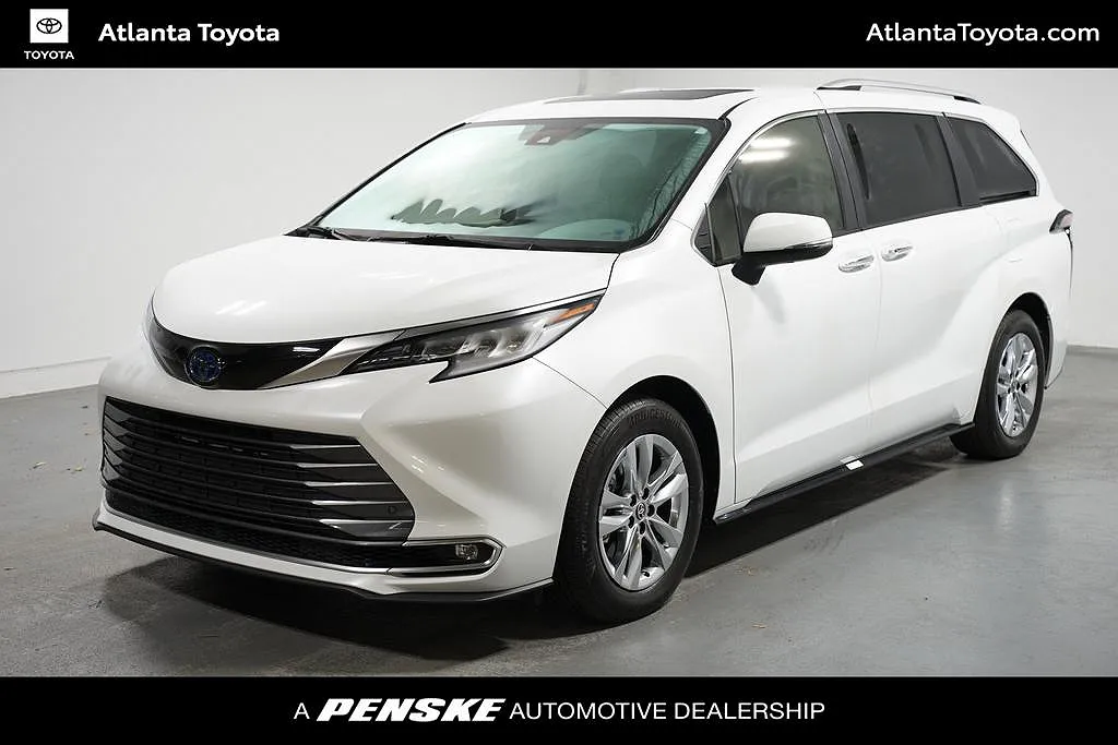 2022 Toyota Sienna Limited image 0