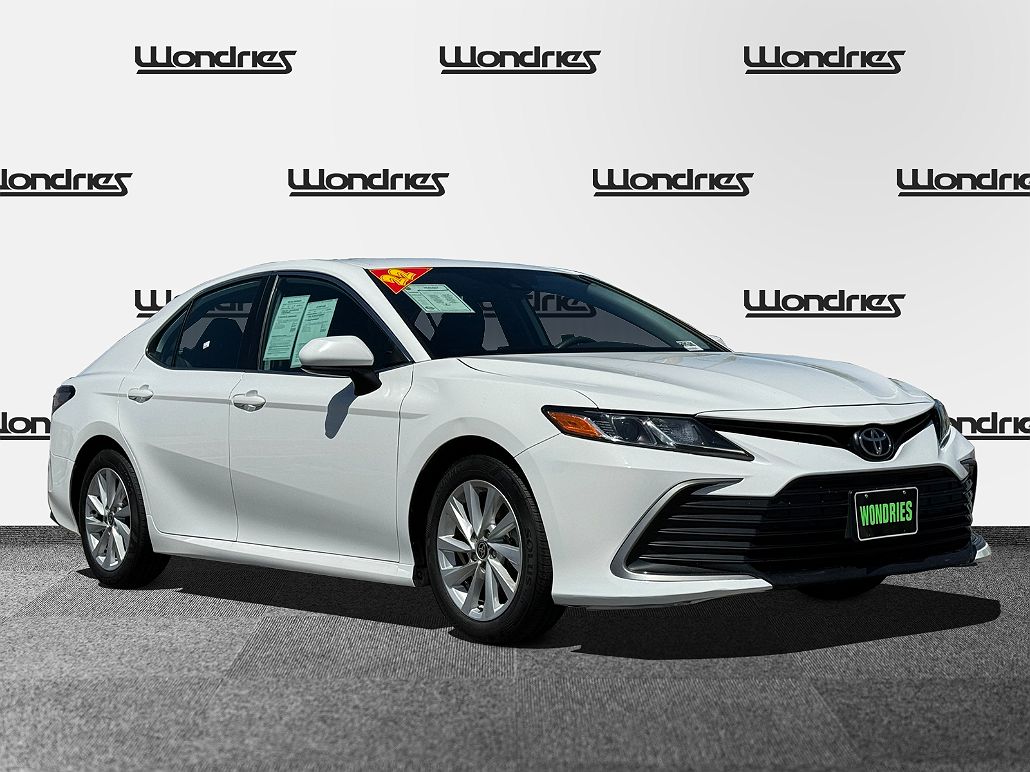 2022 Toyota Camry LE image 0