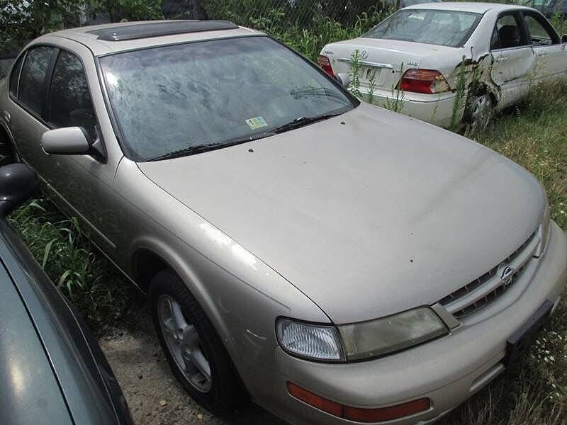 1999 Nissan Maxima GXE image 3