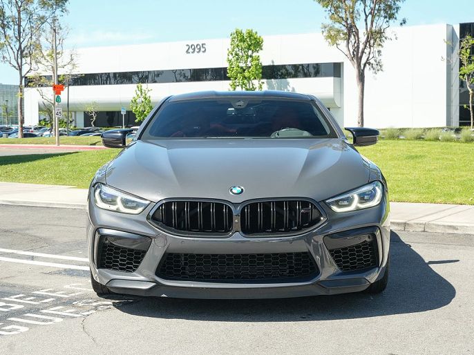 2022 BMW M8