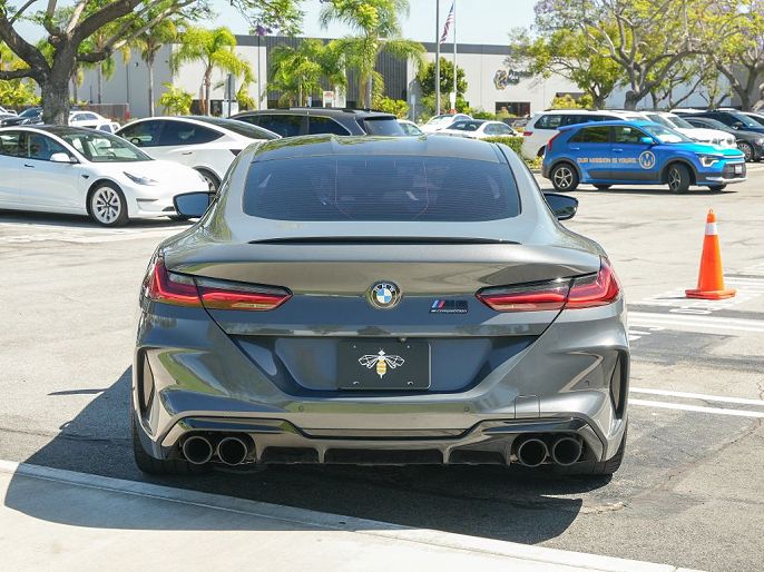 2022 BMW M8