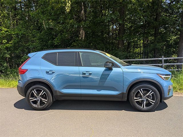 2023 Volvo XC40