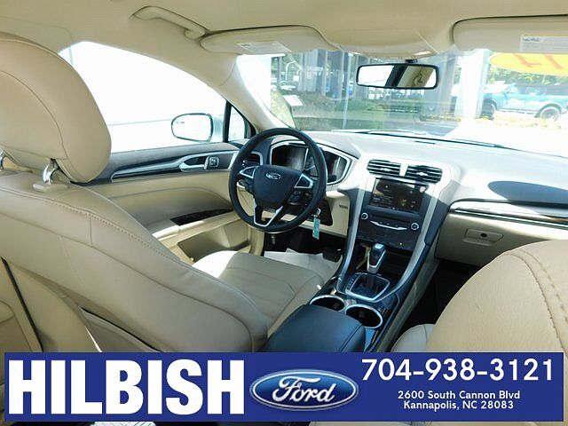 2014 Ford Fusion SE image 21