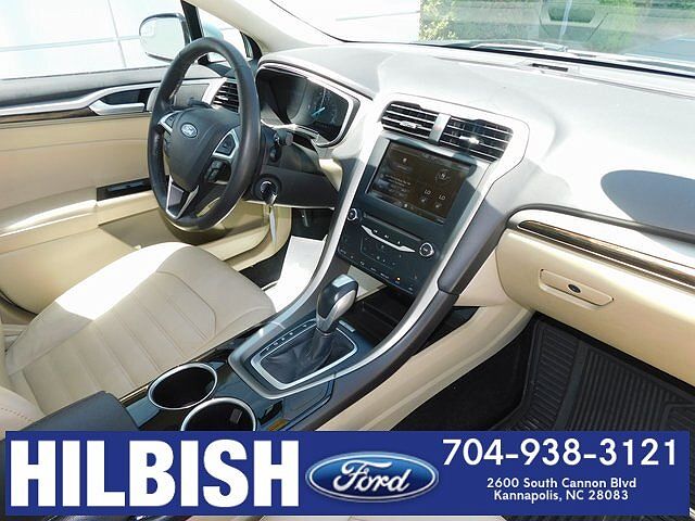 2014 Ford Fusion SE image 23