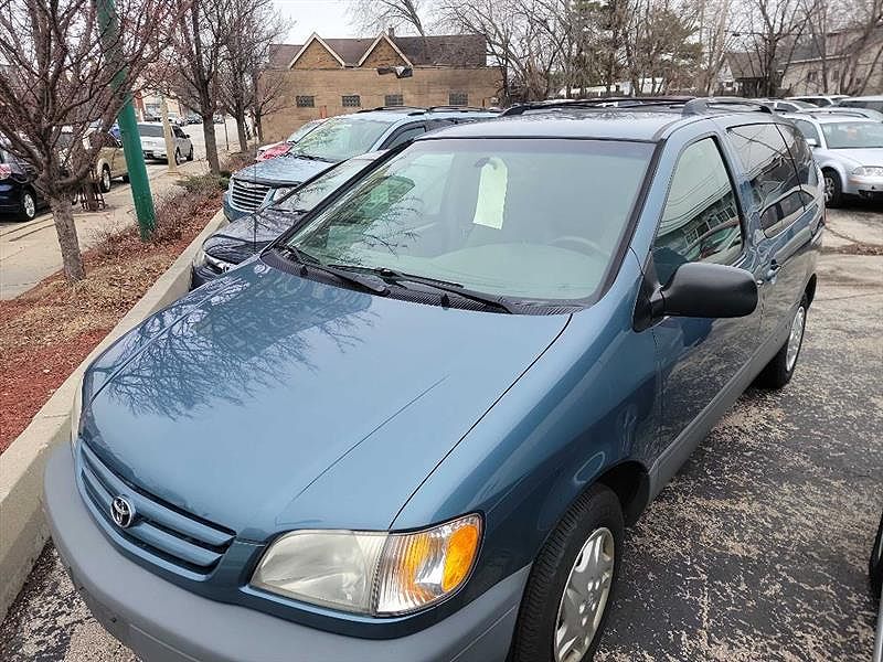 2002 Toyota Sienna LE image 2