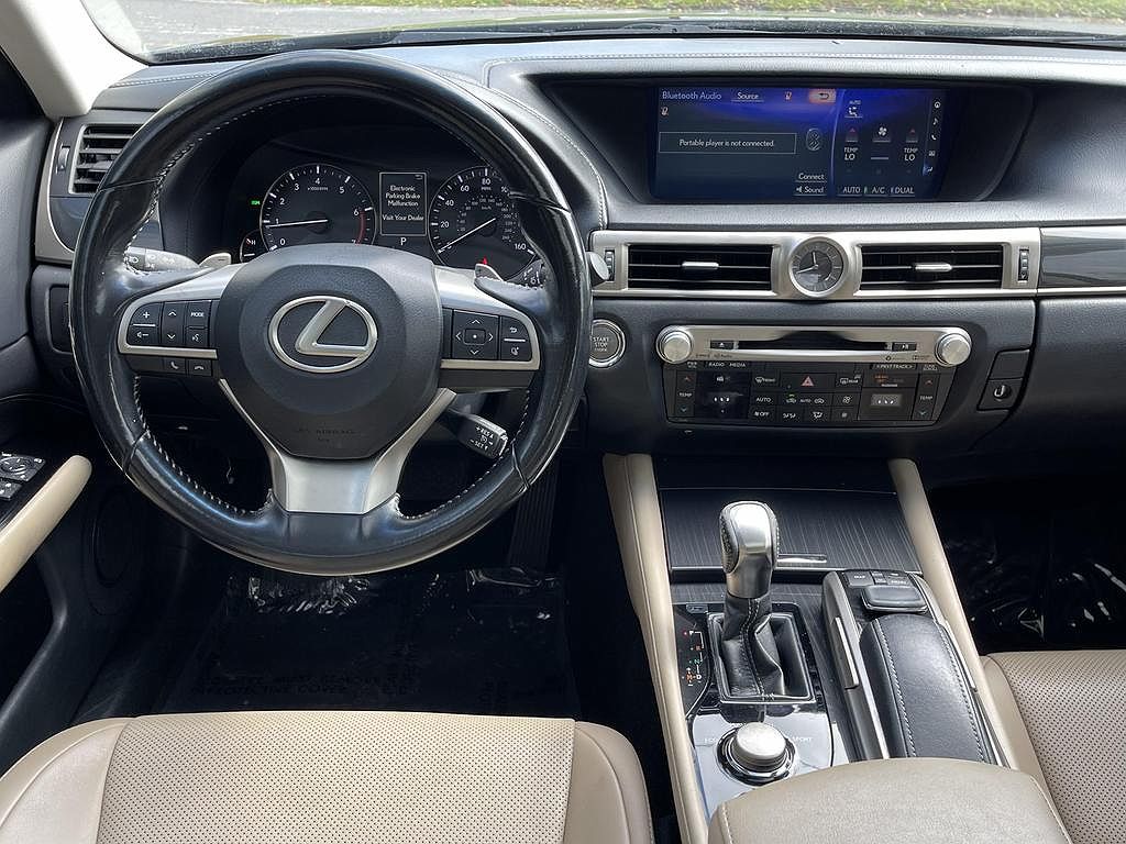 2016 Lexus GS 200t image 13