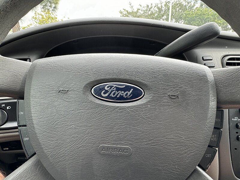 2005 Ford Taurus SE image 18