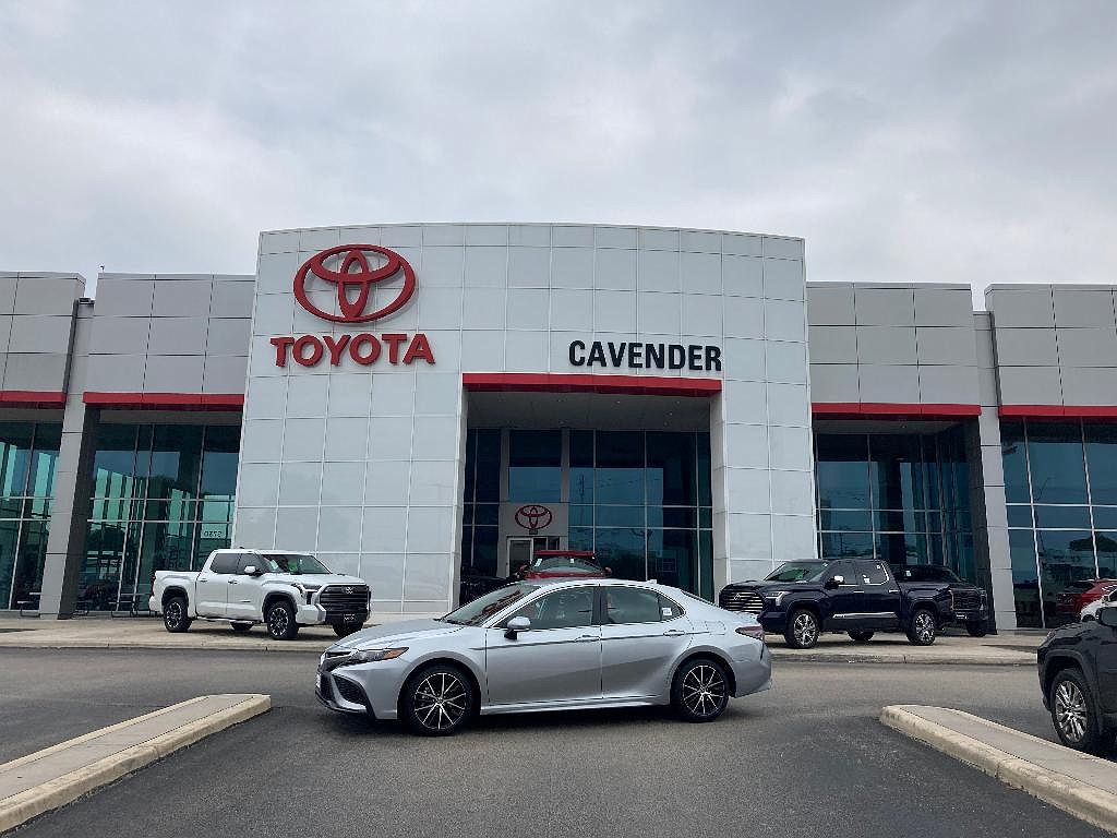 2024 Toyota Camry SE image 0