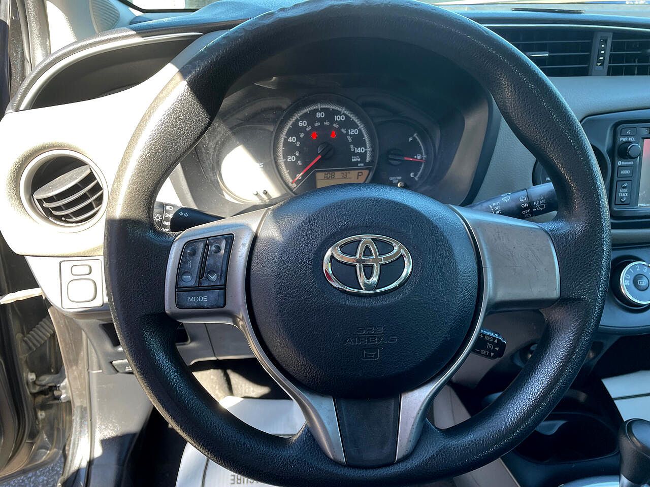 2016 Toyota Yaris SE image 8